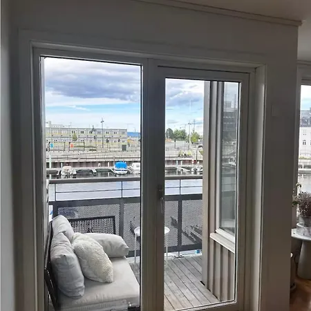 In Centre With View Of The Canal Апартаменты *