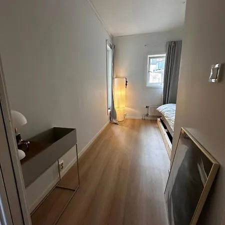 In Centre With View Of The Canal *